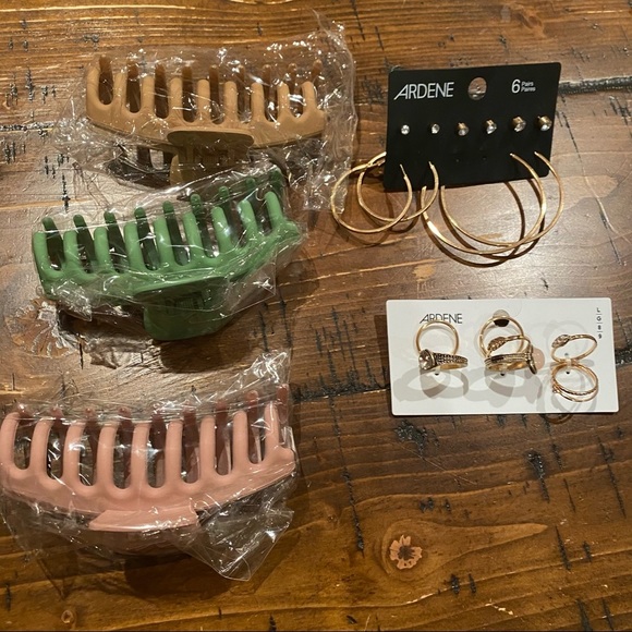 Accessories - Accessories Bundle Earrings, Rings and Hair Clips